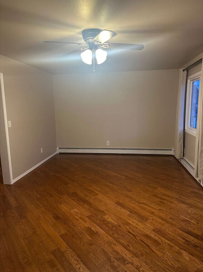 Building Photo - 380 Shoshone Ave