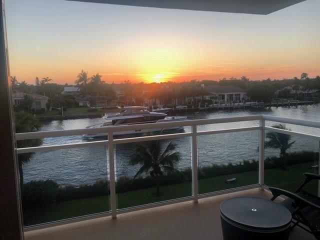 Building Photo - 1160 Hillsboro Mile