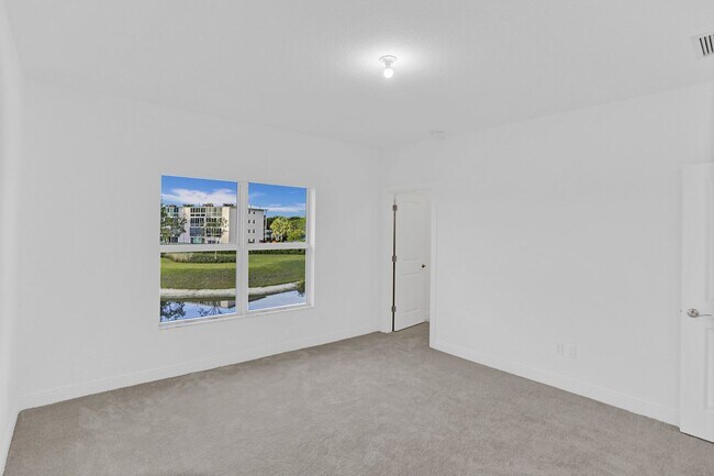Building Photo - 585 Sanderling Cir