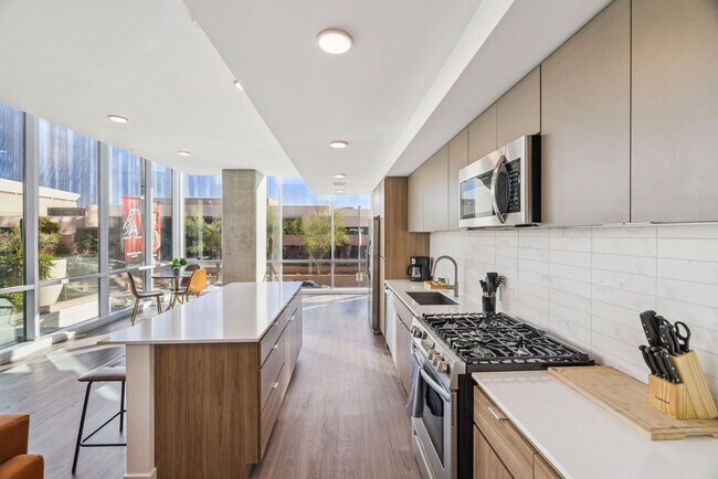 Building Photo - 222 E Jefferson St