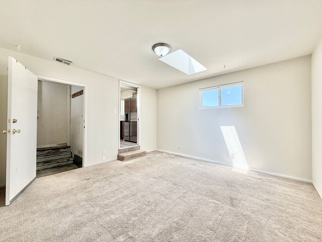 Building Photo - Spacious Ranch-Style Home with Bonus Room ...