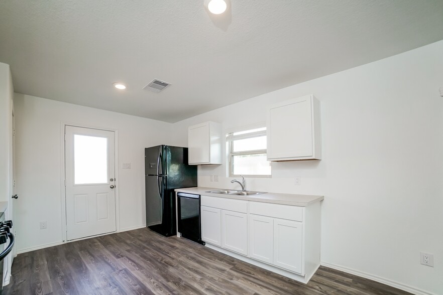 Building Photo - 1718 Campos Ct