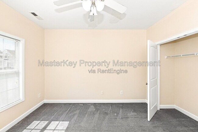 Building Photo - 725 Keystone Park Dr