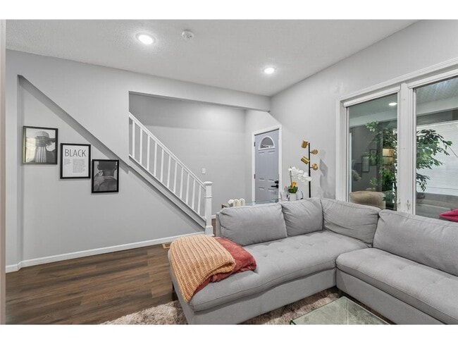 Building Photo - 884 Westminster St