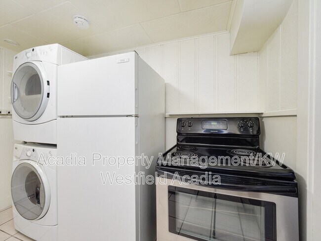 Building Photo - 1067 S 400 E