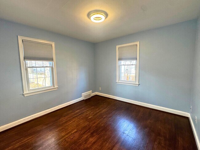 Building Photo - Beautiful and Spacious 4BD 2BA Single-Family Home in Arlington Heights