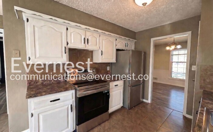 Building Photo - 13002 Crystal Ave