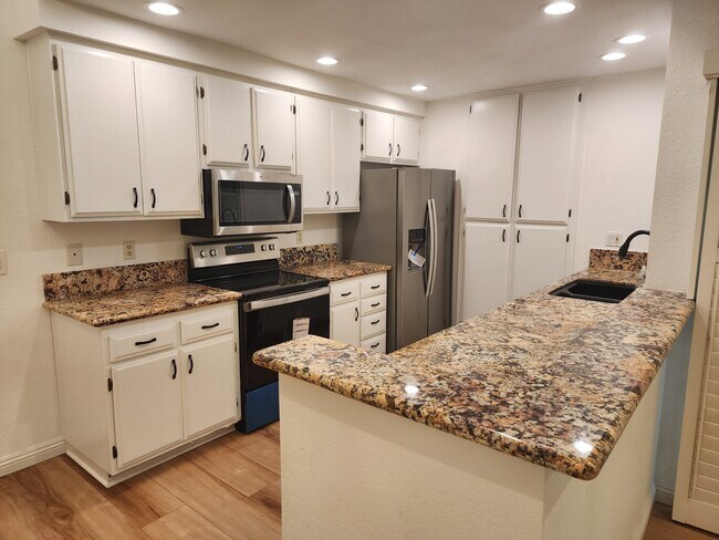 Building Photo - 8712 Endsleigh Ave