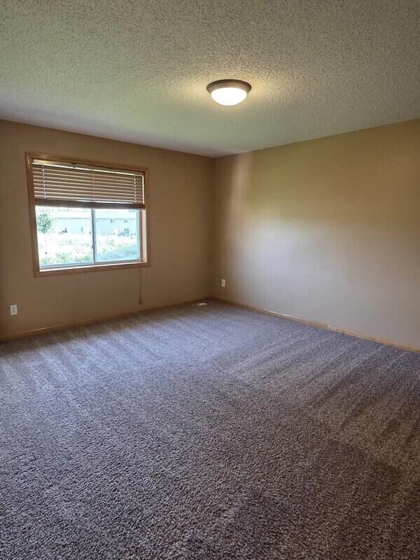 Building Photo - 6846 Gingham Ct
