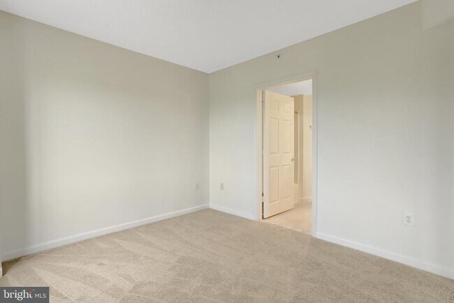 Building Photo - 3101 N Hampton Dr