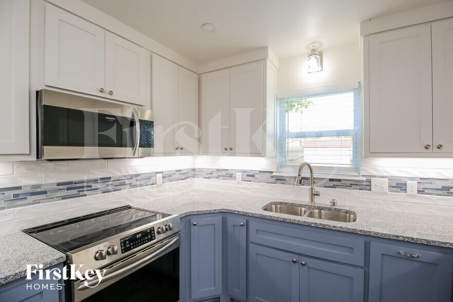 Building Photo - 743 Nancy Lynn Terrace