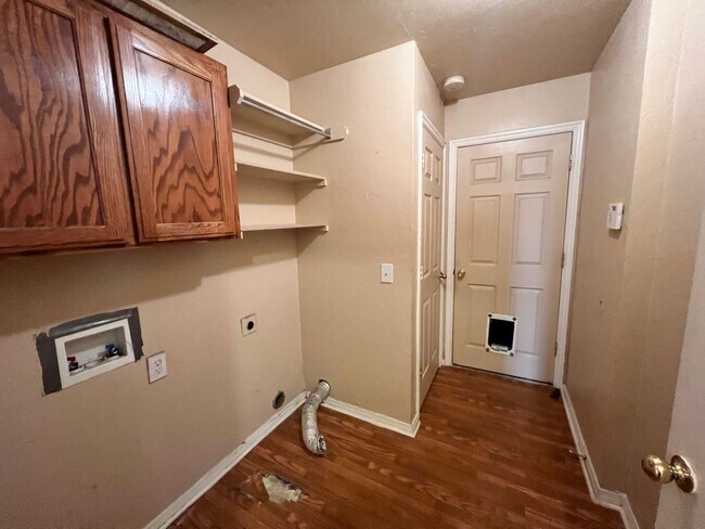 Building Photo - $500 OFF FIRST MONTHS RENT | Sweet Home in Hope Crossing!