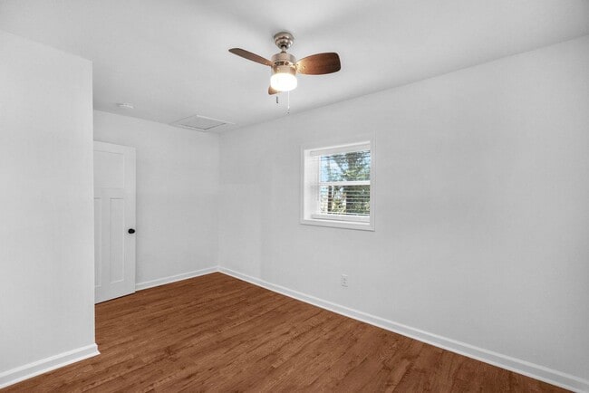 Building Photo - Renovated House on Corner Lot!