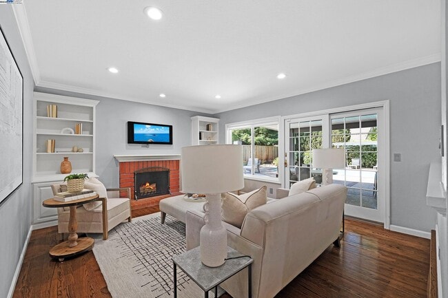 Building Photo - 519 Ellesmere Dr