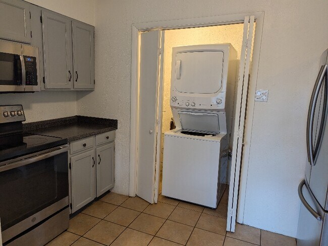 Building Photo - 2562 Cortina Ln