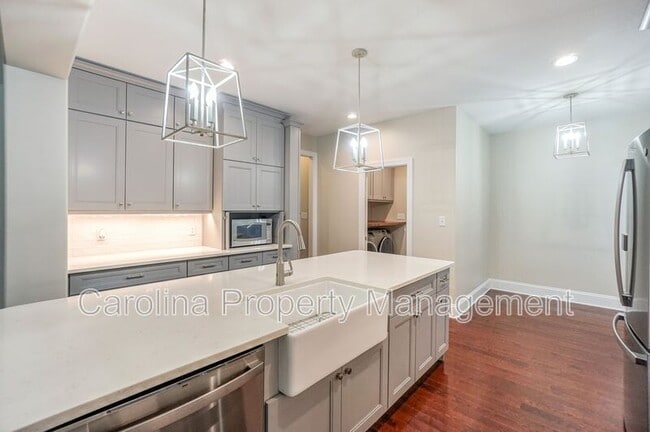 Building Photo - 181 Streamside Pl