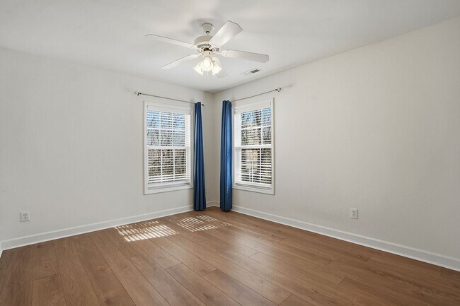 Building Photo - Stunning home nestled at the end of a quiet cul-de-sac!