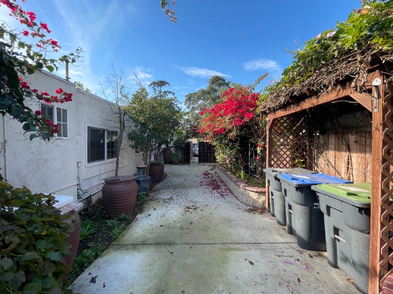 Building Photo - 1311 S Ross St