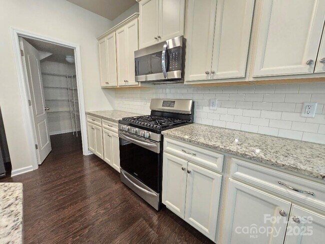 Building Photo - 14611 Murfield Ct