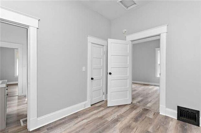 Building Photo - Coming Soon | Charming 3 Bed, 3 Bath Bungalow in Independence!