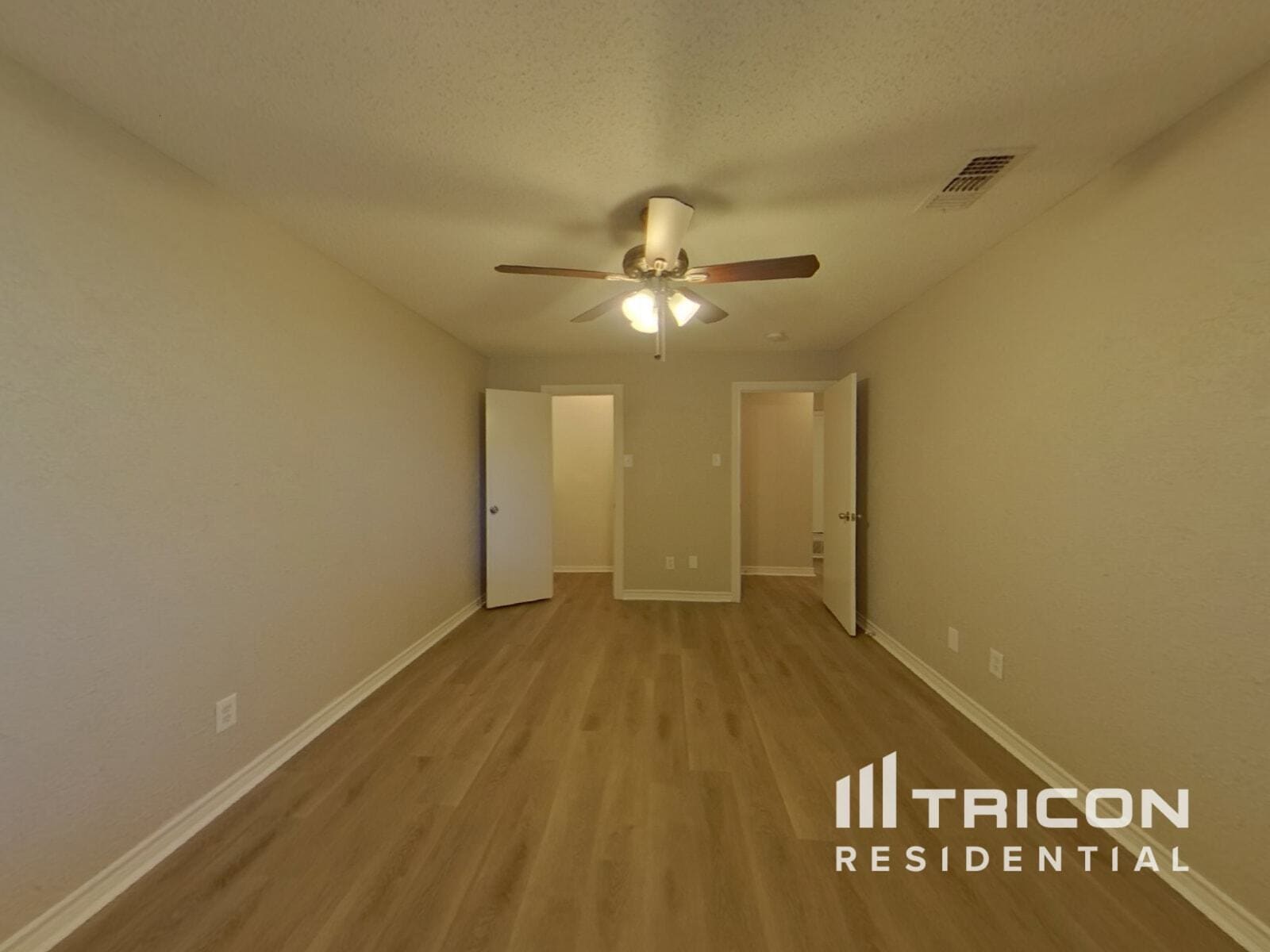 Building Photo - 8620 Santa Clara Dr