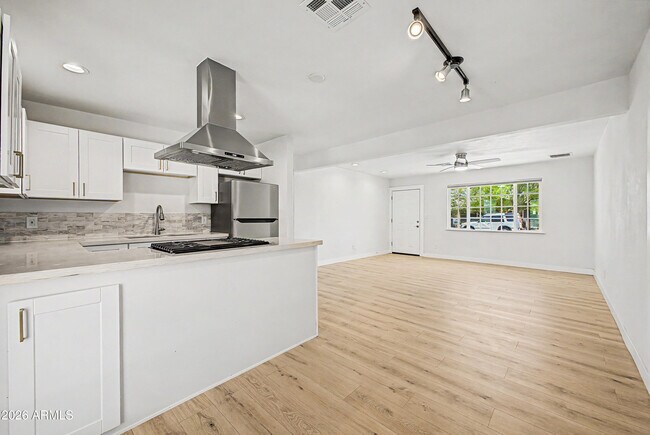 Building Photo - 2526 W Orchid Ln