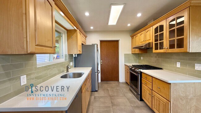 Building Photo - Mid-Century Modern 3 Bedroom Home in Montclair