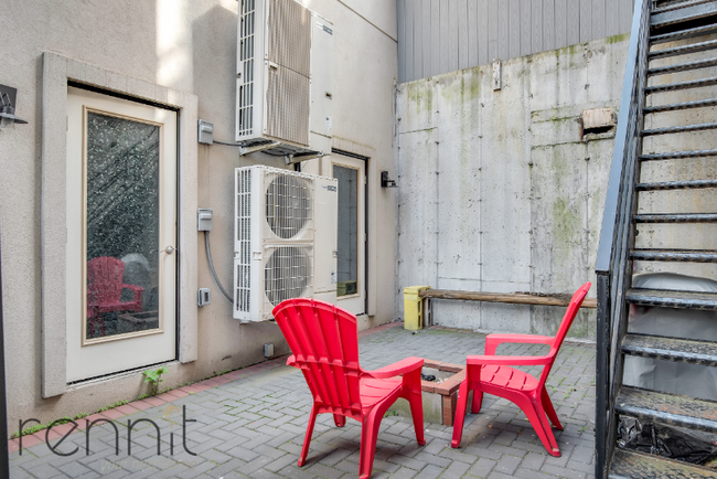 Building Photo - 573 Van Buren St