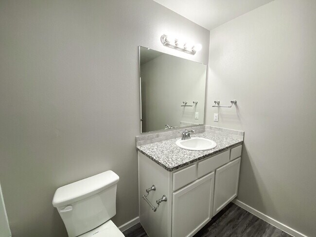 Building Photo - Luxurious Duplex in Frenship ISD!
