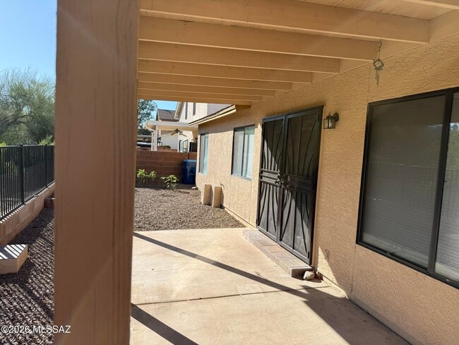 Building Photo - 3002 W Country Ranch Dr