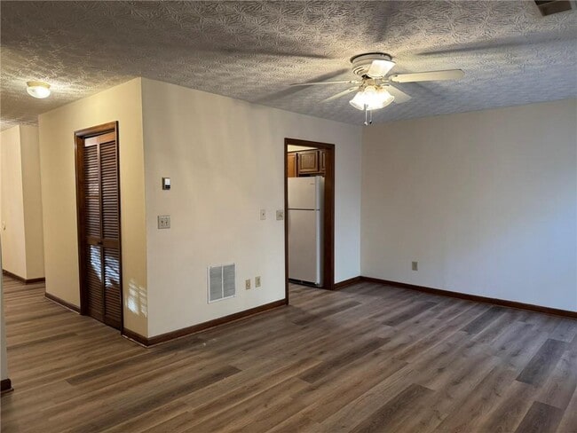 Building Photo - 1105 Booth Ct SW