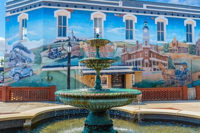 Building Photo - 204 Mill St