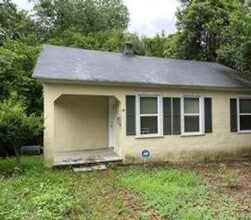 Building Photo - Total Electric cozy efficient cottage nears collages,universities and medical complex.