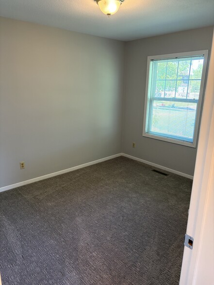 Building Photo - 513 Elm Ave