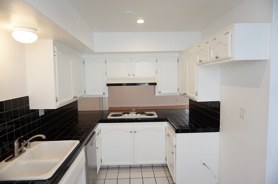 Building Photo - 4610 Densmore Ave