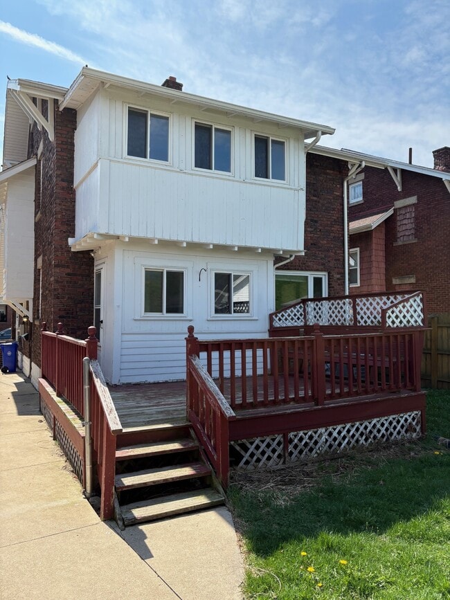 Building Photo - 448 W 28th St