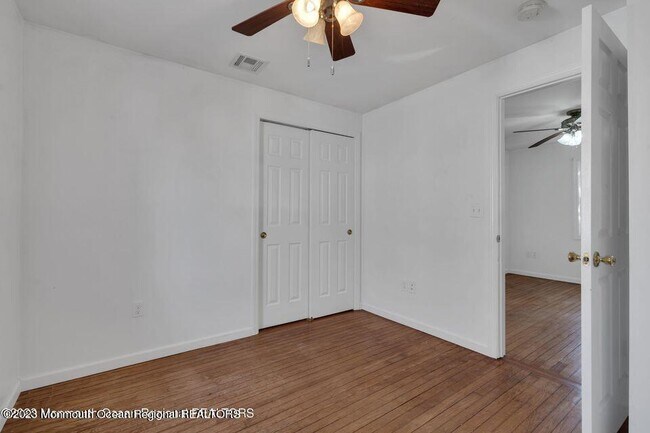Building Photo - 1708 Lake Dr