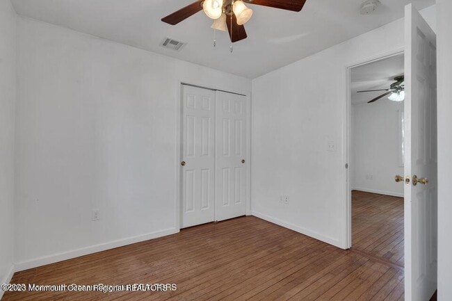 Building Photo - 1708 Lake Dr