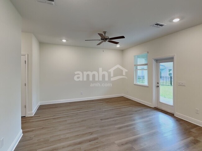 Building Photo - 5962 Pinewood Ests Dr