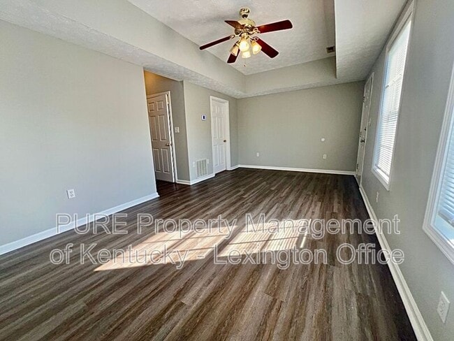 Building Photo - 2561 MacKenzie Ln