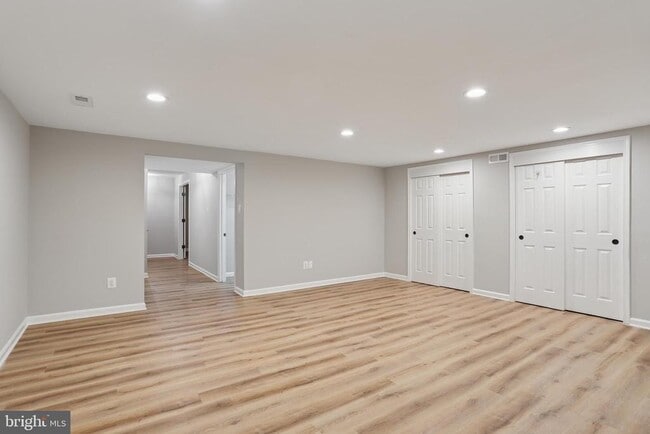 Building Photo - 4043 Lake Glen Rd