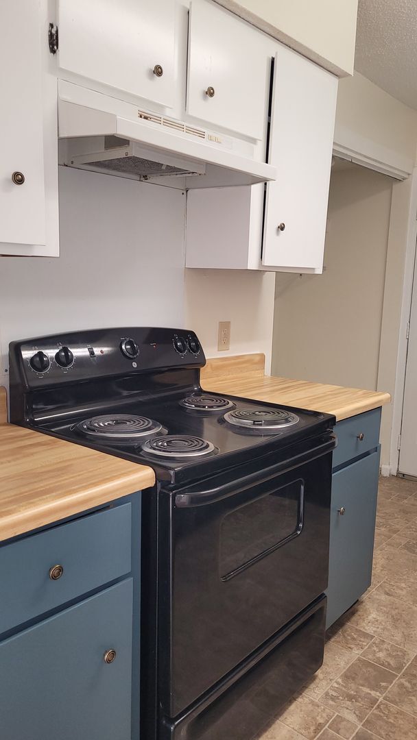 Building Photo - Charming 2 bed, 1.5 bath