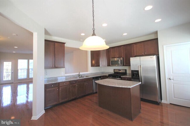Building Photo - 515 Ellison Dr