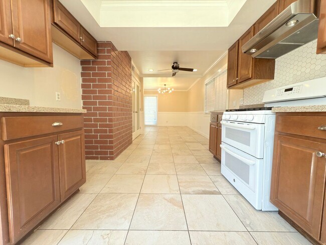 Building Photo - Spacious 4-Bedroom Home in Prime Santa Cla...