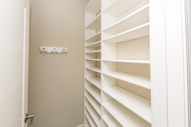 Building Photo - 880 Meridian Bay Ln