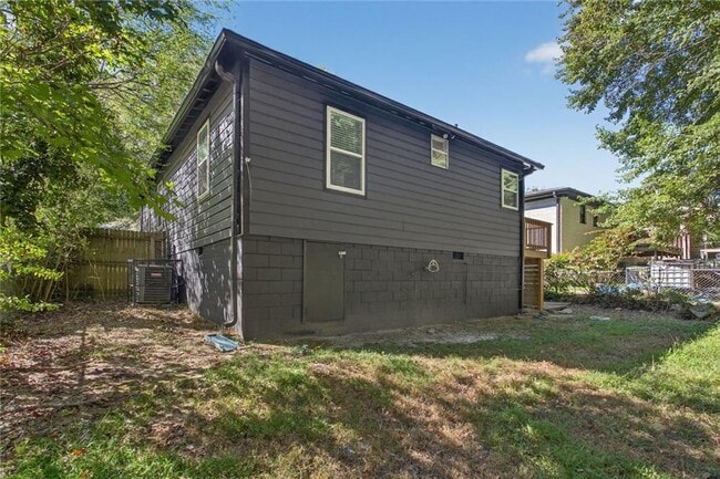 Building Photo - 475 Center Hill Ave NW