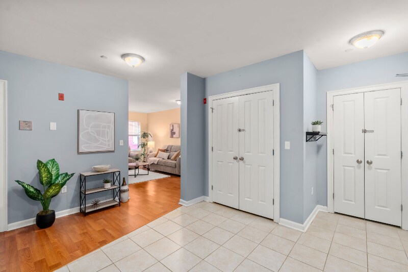 Building Photo - 327 Centre St