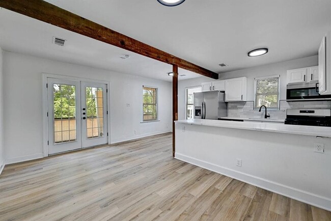 Building Photo - 2305 Longview St