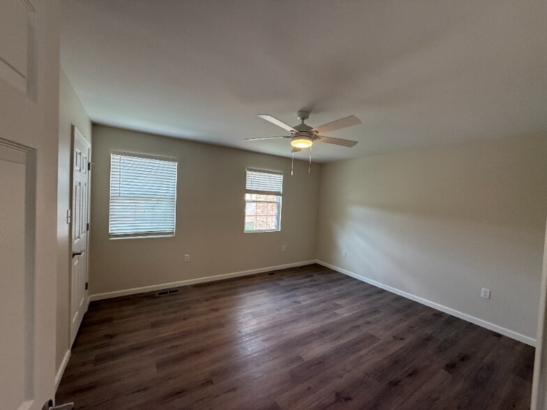 Building Photo - 7914 Gleason Dr NW