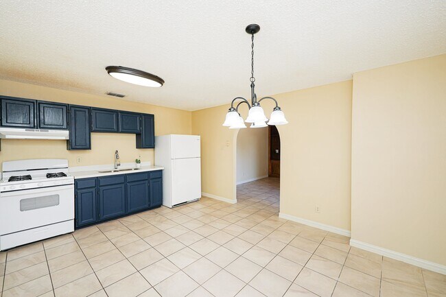Building Photo - 2408 Milford Ct